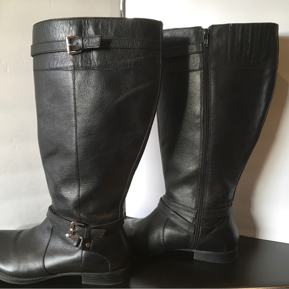 Black genuine leather size 9 1/2 wide boots EXTRA WIDE calf boots.
